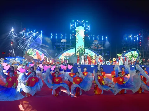 Choáng ngợp trước đại tiệc Carnival “Sắc màu biển đảo Quảng Ngãi”