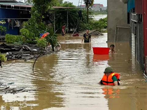 Tuyên Quang ngập lụt kỷ lục trong 20 năm, hàng trăm nhà dân chìm sâu