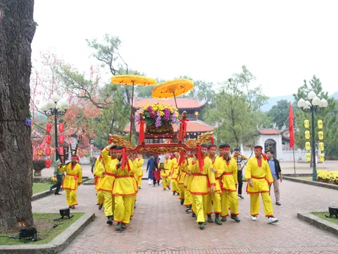 Linh thiêng nghi lễ rước nước mùa xuân tại Côn Sơn - Kiếp Bạc