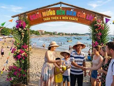 Nghệ An: Cửa Lò cấm buôn bán hàng rong, trải bạt ăn uống tại quảng trường và lâm viên