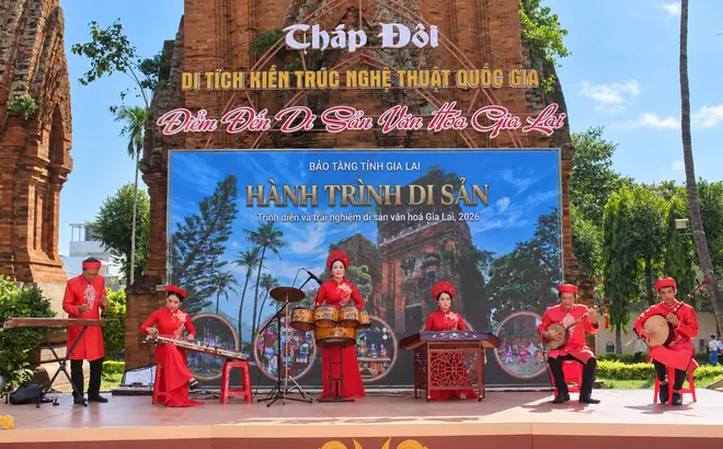 Về Tháp Đôi, nghe di sản kể chuyện