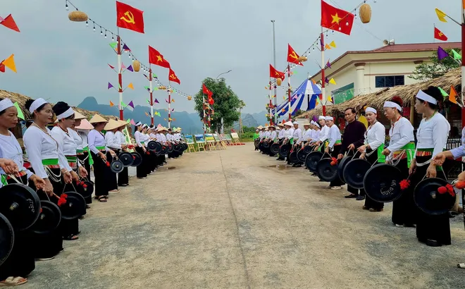 MƯỜNG CỐC – NƠI SỐNG CÙNG NGƯỜI MƯỜNG TRONG "SEN ÔM NÚI"