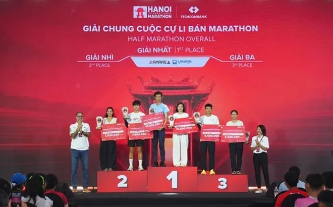 Hơn 14.500 vận động viên từ 57 quốc gia và vùng lãnh thổ tạo nên kỷ lục mới tại Marathon quốc tế Hà Nội Techcombank mùa thứ 5