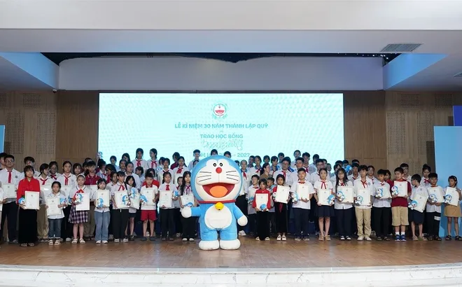 Quỹ học bổng Mèo máy thông minh: 30 năm chắp cánh ước mơ cho trẻ em Việt Nam