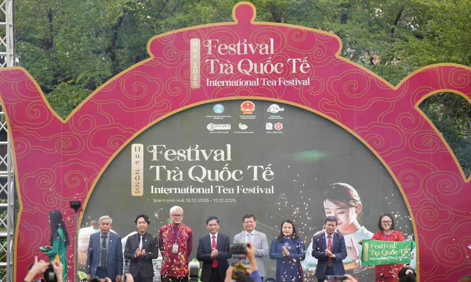 Huế khai mạc Liên hoan Trà Quốc tế 2025 mở ra hành trình tôn vinh văn hóa trà Việt