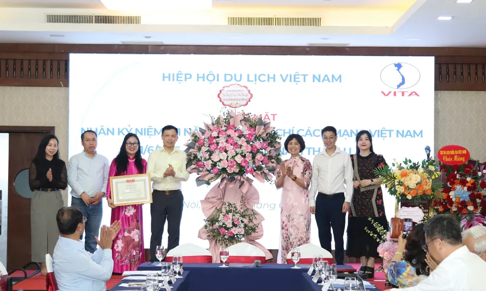 Hiệp hội Du lịch Việt Nam trao bằng khen, tri ân 10 năm đồng hành của CLB Nhà báo Du lịch Việt Nam
